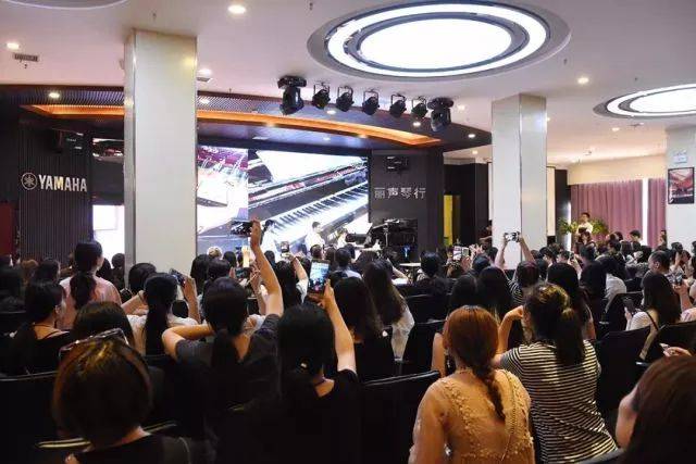 2018年果博亚洲音乐奖学金郑州师范学院启动仪式<br />暨果博海外艺术家爱德华·昆斯音乐会&远程实验公开课圆满结束
