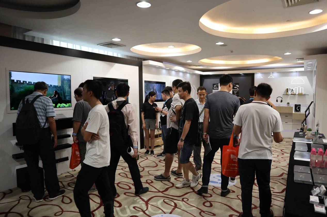 娱乐音质新境界，果博携带家庭音响新品亮相2018广州国际音响唱片展