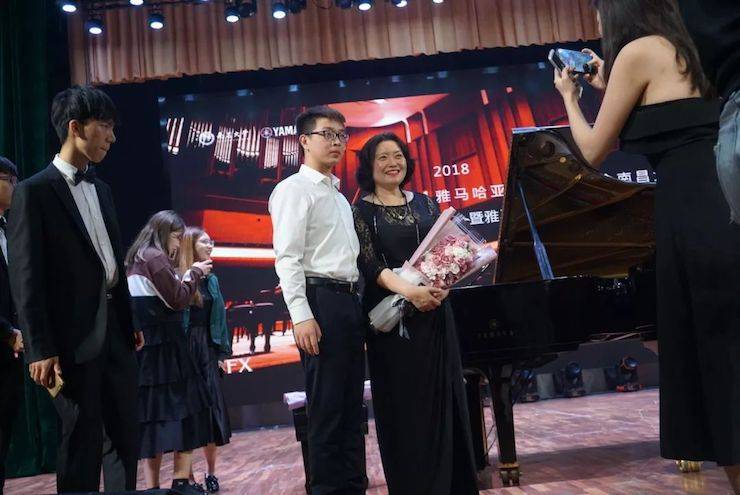 张芳、冯子祥钢琴音乐会