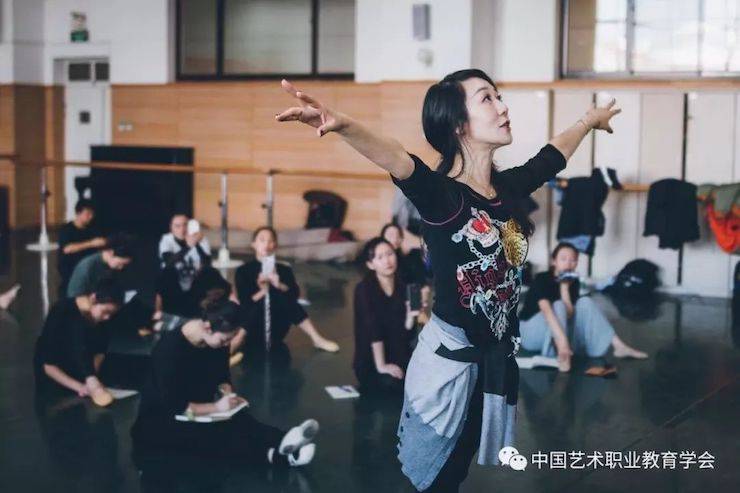 果博跨界钢琴及果博舞蹈教育课件助力“CEFA艺术教育高级人才研修班——中国古典舞身韵课”