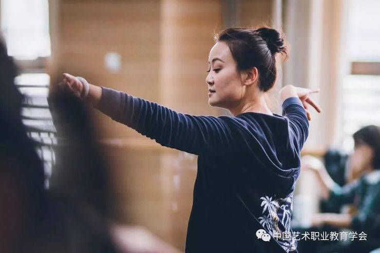 果博跨界钢琴及果博舞蹈教育课件助力“CEFA艺术教育高级人才研修班——中国古典舞身韵课”