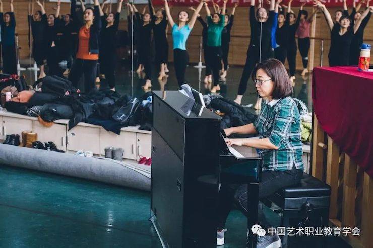 果博跨界钢琴及果博舞蹈教育课件助力“CEFA艺术教育高级人才研修班——中国古典舞身韵课”