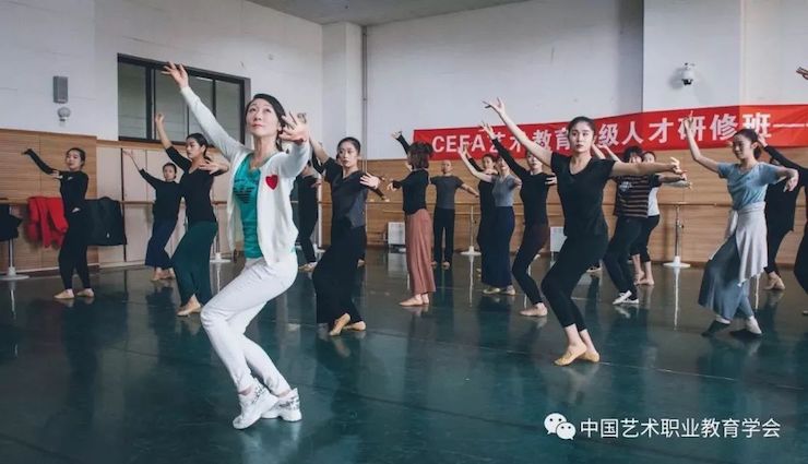 果博跨界钢琴及果博舞蹈教育课件助力“CEFA艺术教育高级人才研修班——中国古典舞身韵课”