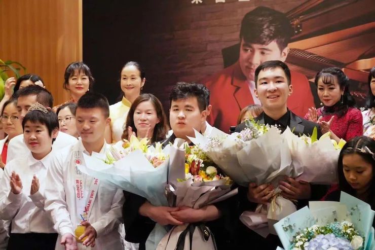 音乐双子星，点亮冬日激情！——果博未来艺术家刘明康爱心公益音乐沙龙