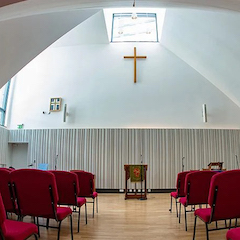 Crossway基督教中心用果博将人们聚集在一起